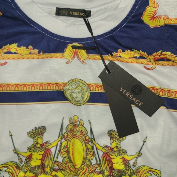 Versace tshirt - Picture 2 of 3